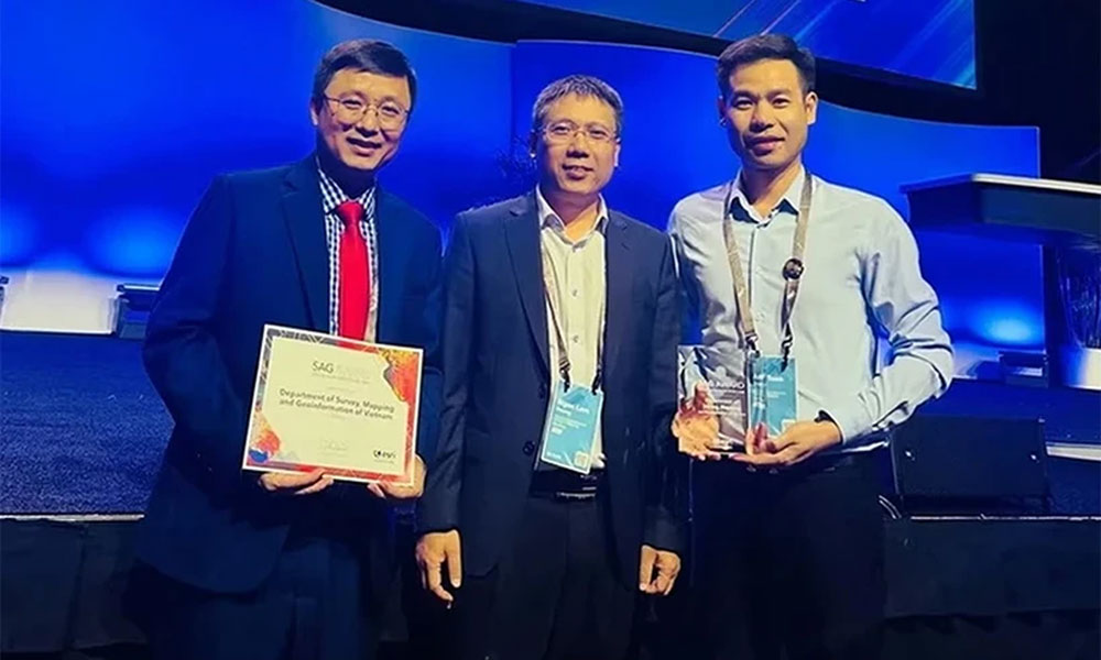 Vietnam honoured for GIS excellence at global conference